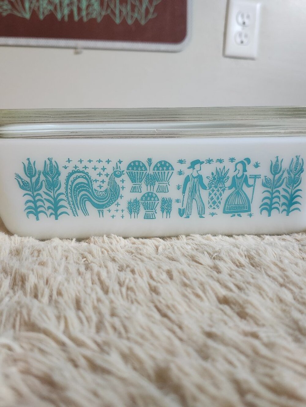 Pyrex Amish butterprint 503 with lid